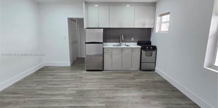 Condominio en Miami Beach, Florida, 1 dormitorio  № 1953479