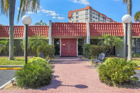 Condo in Venice, Florida, 2 bedrooms  № 1251507 - photo 25