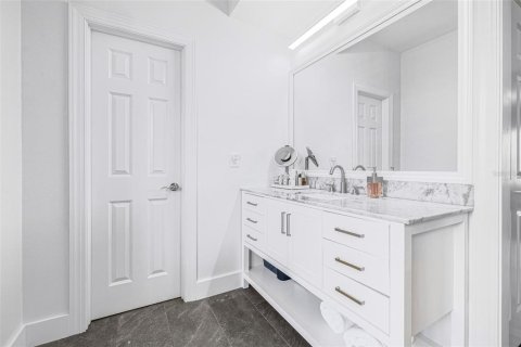 Touwnhouse à louer à Tampa, Floride: 3 chambres, 226.22 m2 № 2107488 - photo 18