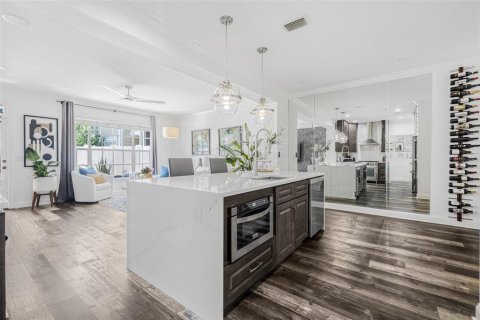 Touwnhouse à louer à Tampa, Floride: 3 chambres, 226.22 m2 № 2107488 - photo 5