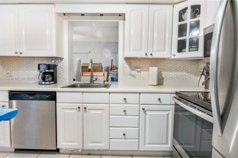 Купить виллу или дом в Тамарак, Флорида 2 спальни, 126.9м2, № 1926524 - фото 8