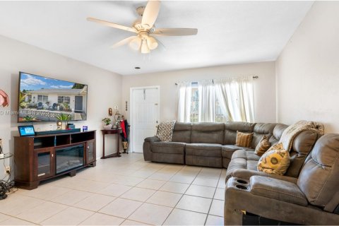 Купить виллу или дом в Тамарак, Флорида 2 спальни, 126.9м2, № 1926524 - фото 3