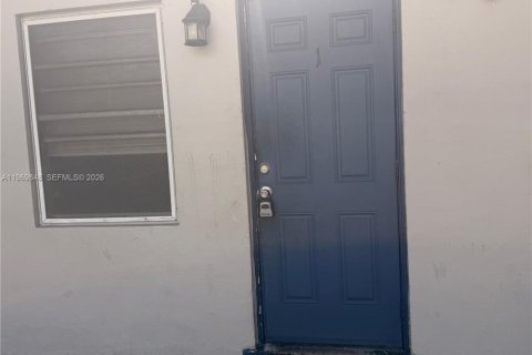 Купить коммерческую недвижимость в Форт-Лодердейл, Флорида 89.19м2, № 2030676 - фото 2