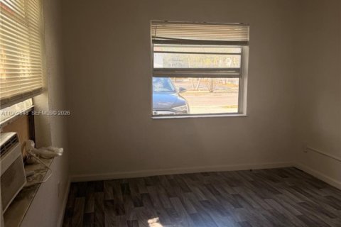 Купить коммерческую недвижимость в Форт-Лодердейл, Флорида 89.19м2, № 2030676 - фото 4