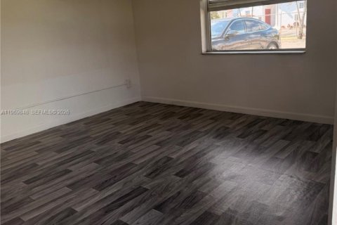 Купить коммерческую недвижимость в Форт-Лодердейл, Флорида 89.19м2, № 2030676 - фото 11