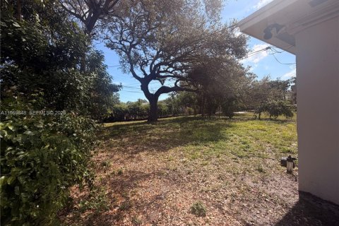 Commercial property in Fort Lauderdale, Florida 89.19 sq.m. № 2030676 - photo 22