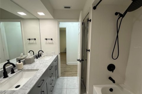 House in Port Charlotte, Florida 3 bedrooms, 177.81 sq.m. № 1881133 - photo 8
