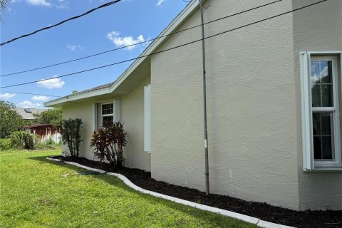House in Port Charlotte, Florida 3 bedrooms, 177.81 sq.m. № 1881133 - photo 15