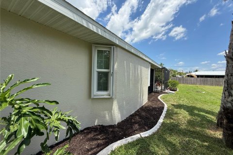 House in Port Charlotte, Florida 3 bedrooms, 177.81 sq.m. № 1881133 - photo 12