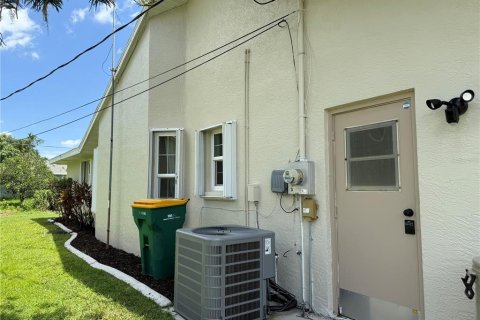 House in Port Charlotte, Florida 3 bedrooms, 177.81 sq.m. № 1881133 - photo 14