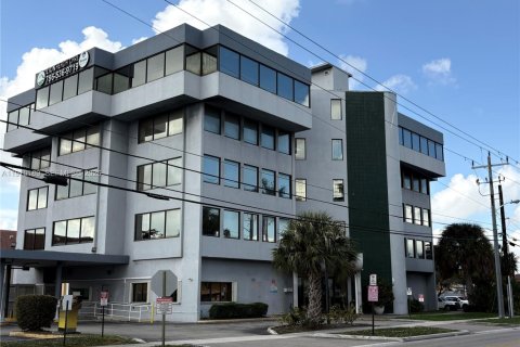 Купить коммерческую недвижимость в Хайалиа, Флорида № 2031917 - фото 2