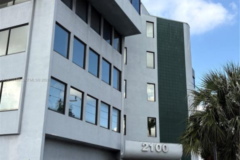 Коммерческая недвижимость в Хайалиа, Флорида № 2031917