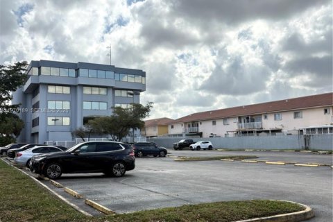 Купить коммерческую недвижимость в Хайалиа, Флорида № 2031917 - фото 17