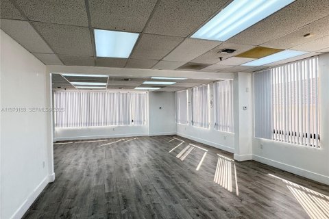 Купить коммерческую недвижимость в Хайалиа, Флорида № 2031917 - фото 7