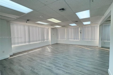 Купить коммерческую недвижимость в Хайалиа, Флорида № 2031917 - фото 9