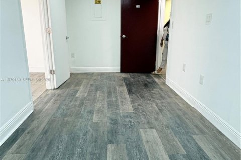 Купить коммерческую недвижимость в Хайалиа, Флорида № 2031917 - фото 14