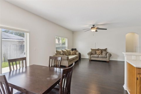 House in Seffner, Florida 3 bedrooms, 134.62 sq.m. № 2216651 - photo 9