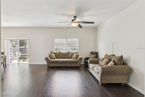 House in Seffner, Florida 3 bedrooms, 134.62 sq.m. № 2216651 - photo 5