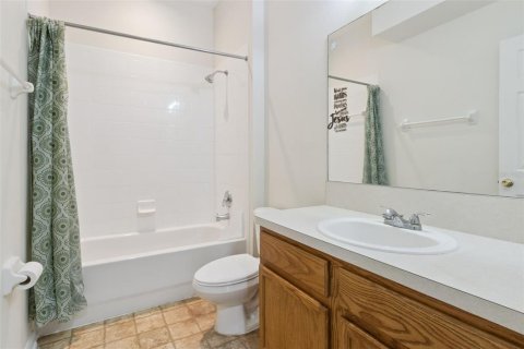 House in Seffner, Florida 3 bedrooms, 134.62 sq.m. № 2216651 - photo 24