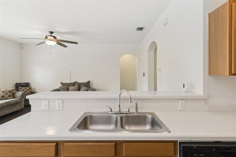 House in Seffner, Florida 3 bedrooms, 134.62 sq.m. № 2216651 - photo 12