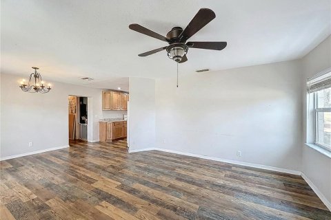 House in Brooksville, Florida 3 bedrooms, 115.94 sq.m. № 2125425 - photo 8