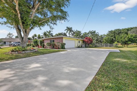 Casa en venta en Plantation, Florida, 4 dormitorios, 206.8 m2 № 1983061 - foto 4