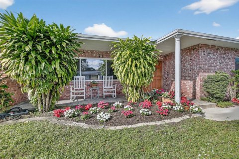 Casa en venta en Plantation, Florida, 4 dormitorios, 206.8 m2 № 1983061 - foto 7