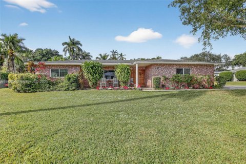 Casa en venta en Plantation, Florida, 4 dormitorios, 206.8 m2 № 1983061 - foto 1