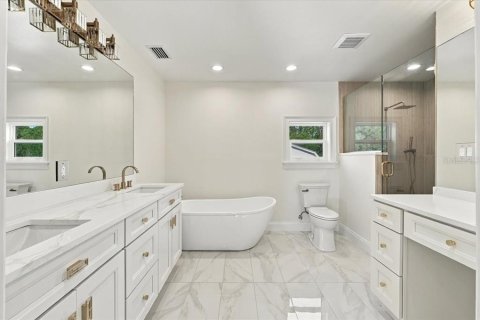 Villa ou maison à vendre à Winter Haven, Floride: 4 chambres, 322.93 m2 № 2398989 - photo 22