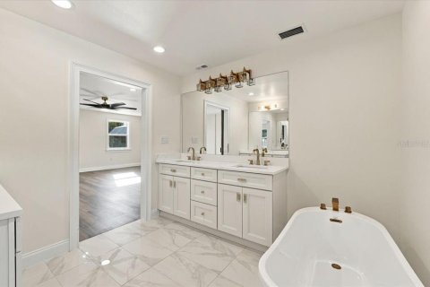Villa ou maison à vendre à Winter Haven, Floride: 4 chambres, 322.93 m2 № 2398989 - photo 23