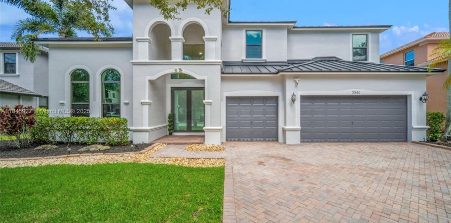 Casa en Weston, Florida 5 dormitorios, 395.58 m2 № 1846315