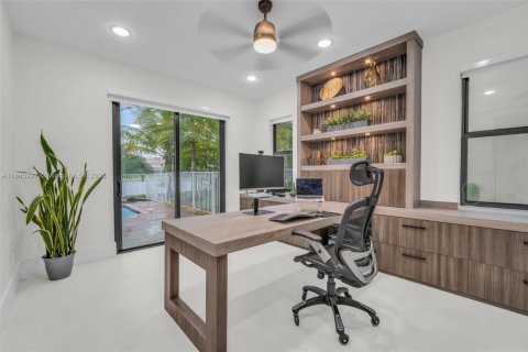 Casa en venta en Weston, Florida, 5 dormitorios, 395.58 m2 № 1846315 - foto 25