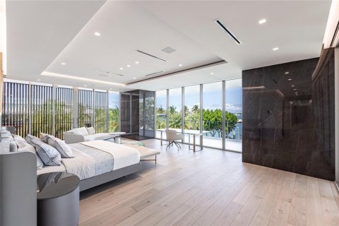 House in North Miami, Florida 6 bedrooms, 634.71 sq.m. № 2412943 - photo 9