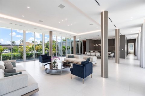 House in North Miami, Florida 6 bedrooms, 634.71 sq.m. № 2412943 - photo 7