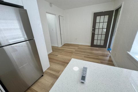 Appartement à louer à Miami Beach, Floride: 1 chambre, 349.03 m2 № 1834088 - photo 3