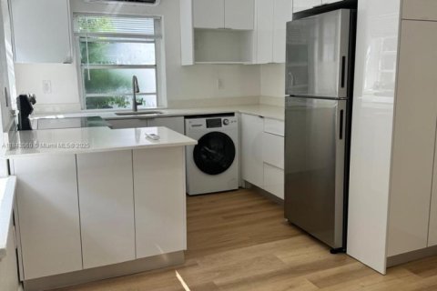 Appartement à louer à Miami Beach, Floride: 1 chambre, 349.03 m2 № 1834088 - photo 2