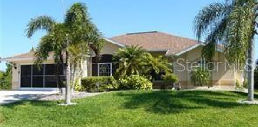 House in Port Charlotte, Florida 3 bedrooms, 173.45 sq.m. № 1829370