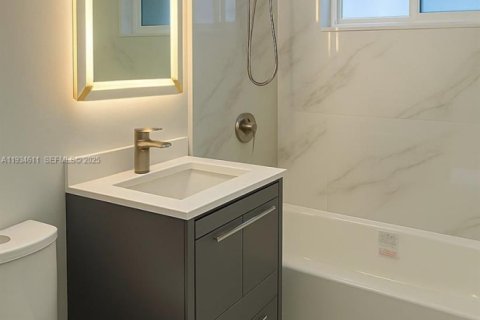 Casa en alquiler en Miami, Florida, 4 dormitorios, 92.34 m2 № 1993156 - foto 7