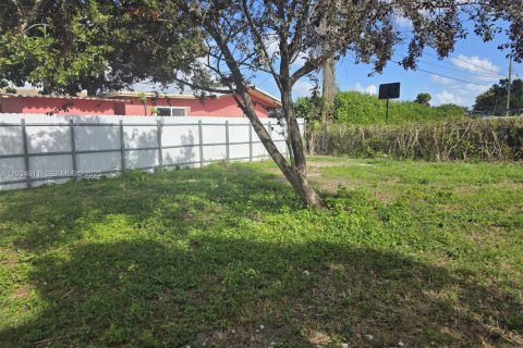 Casa en alquiler en Miami, Florida, 4 dormitorios, 92.34 m2 № 1993156 - foto 8