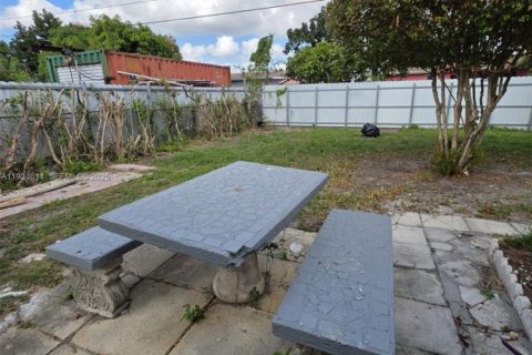 Casa en alquiler en Miami, Florida, 4 dormitorios, 92.34 m2 № 1993156 - foto 9