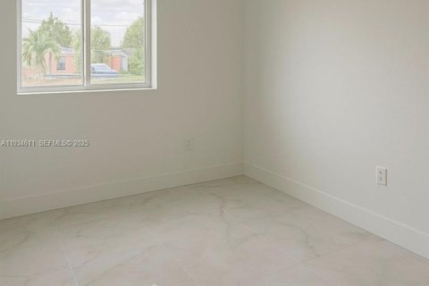 Casa en alquiler en Miami, Florida, 4 dormitorios, 92.34 m2 № 1993156 - foto 6