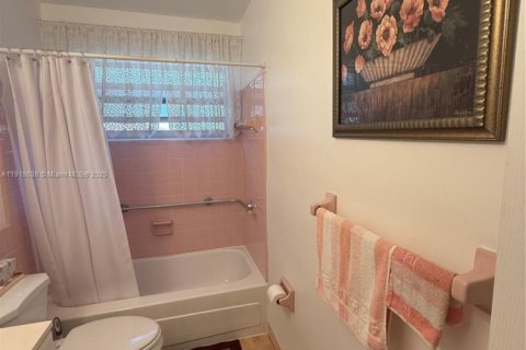 Villa ou maison à vendre à Tamarac, Floride: 2 chambres, 88.91 m2 № 1974759 - photo 14