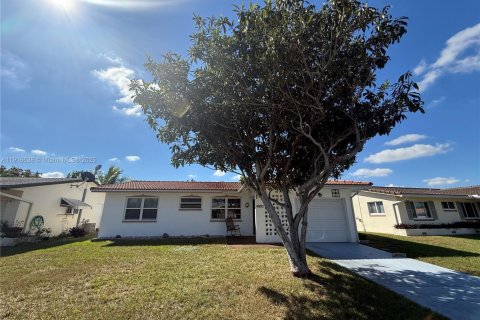 Villa ou maison à vendre à Tamarac, Floride: 2 chambres, 88.91 m2 № 1974759 - photo 2