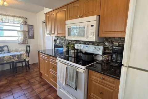 Villa ou maison à vendre à Tamarac, Floride: 2 chambres, 88.91 m2 № 1974759 - photo 22