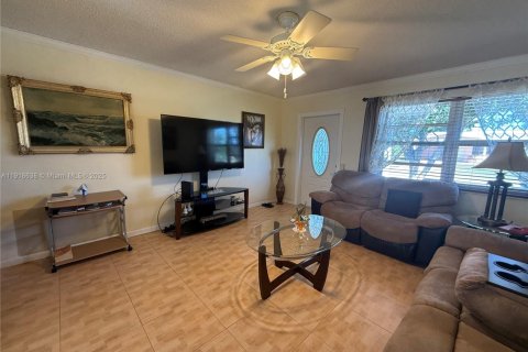 Villa ou maison à vendre à Tamarac, Floride: 2 chambres, 88.91 m2 № 1974759 - photo 17