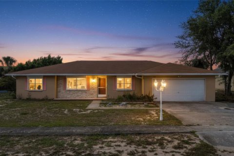 Casa en Spring Hill, Florida 3 dormitorios, 133.41 m2 № 2101155