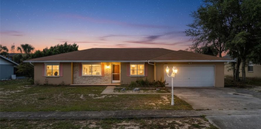 Casa en Spring Hill, Florida 3 dormitorios, 133.41 m2 № 2101155
