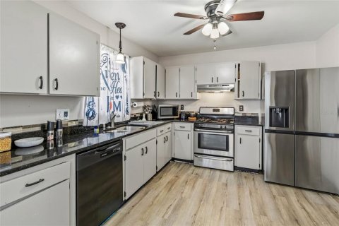 Casa en venta en Spring Hill, Florida, 3 dormitorios, 133.41 m2 № 2101155 - foto 4