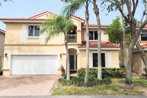 Villa ou maison à vendre à Hollywood, Floride: 4 chambres, 240.34 m2 № 1693049 - photo 1