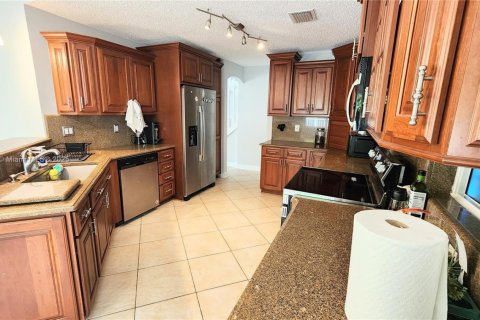 Villa ou maison à vendre à Hollywood, Floride: 4 chambres, 240.34 m2 № 1693049 - photo 10